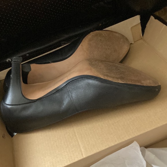 Clarks size 8.5 black heel shoes - Picture 4 of 6